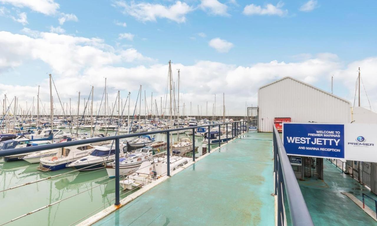 On The Water With Free Parking - By My Getaways *