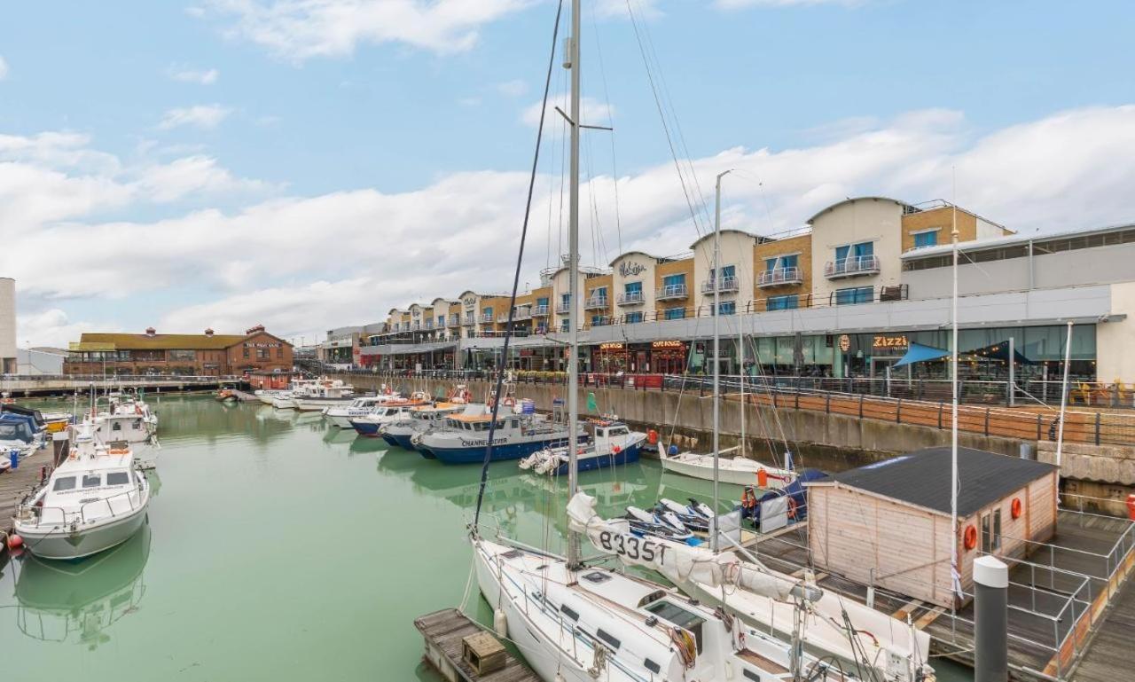 On The Water With Free Parking - By My Getaways Hove
