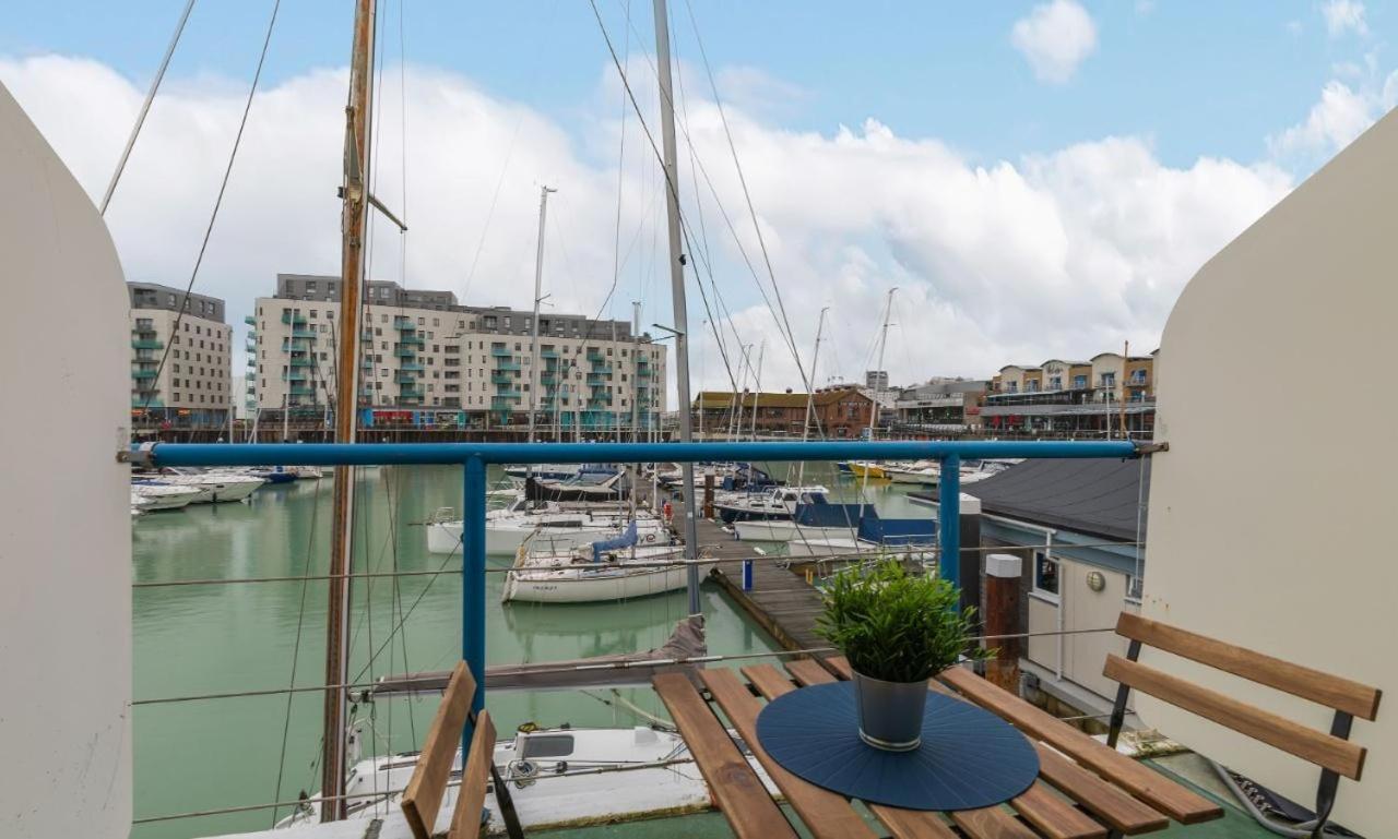 On The Water With Free Parking - By My Getaways Hove