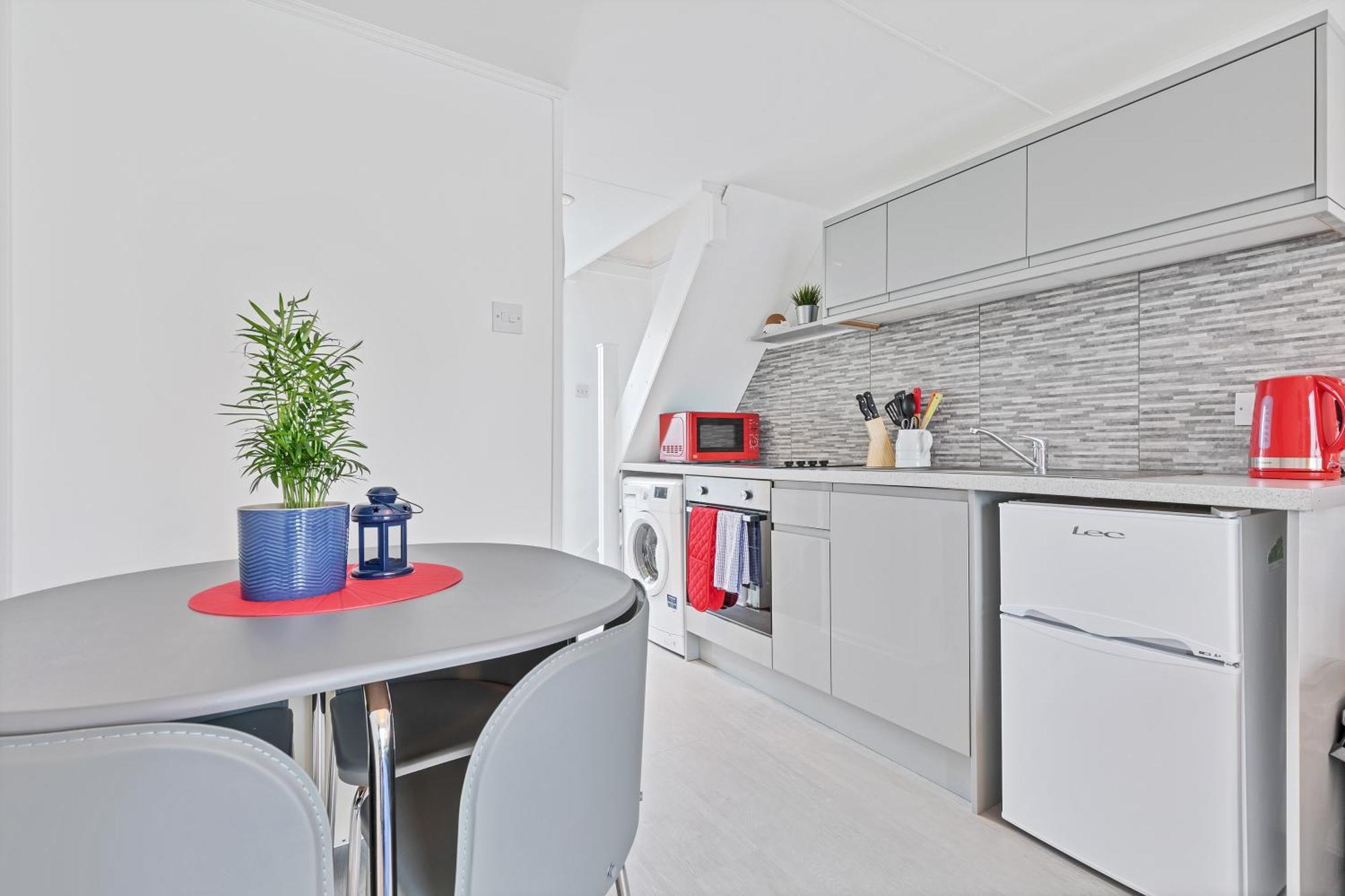 Appartement On The Water With Free Parking - By My Getaways