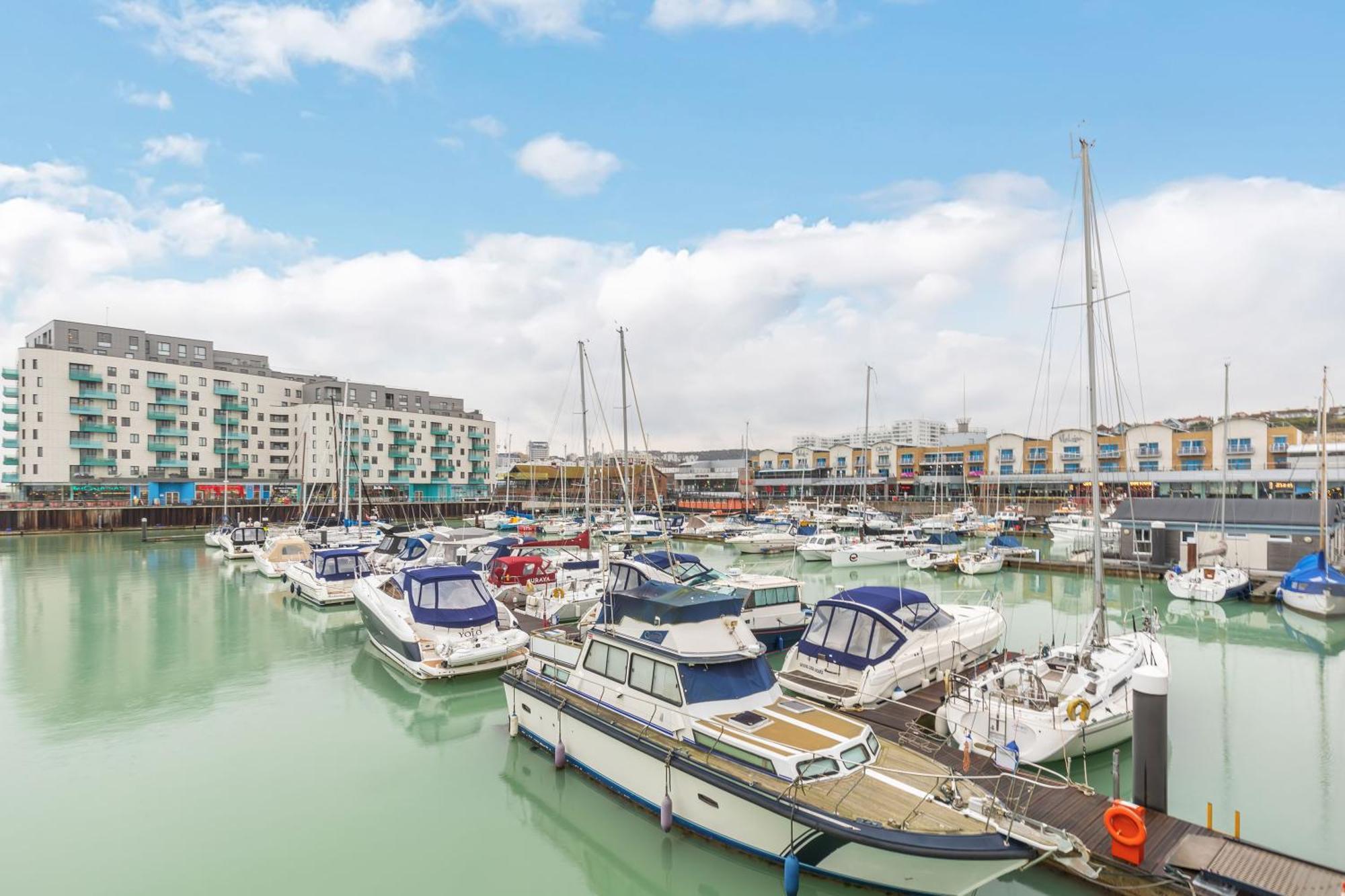 On The Water With Free Parking - By My Getaways * Hove