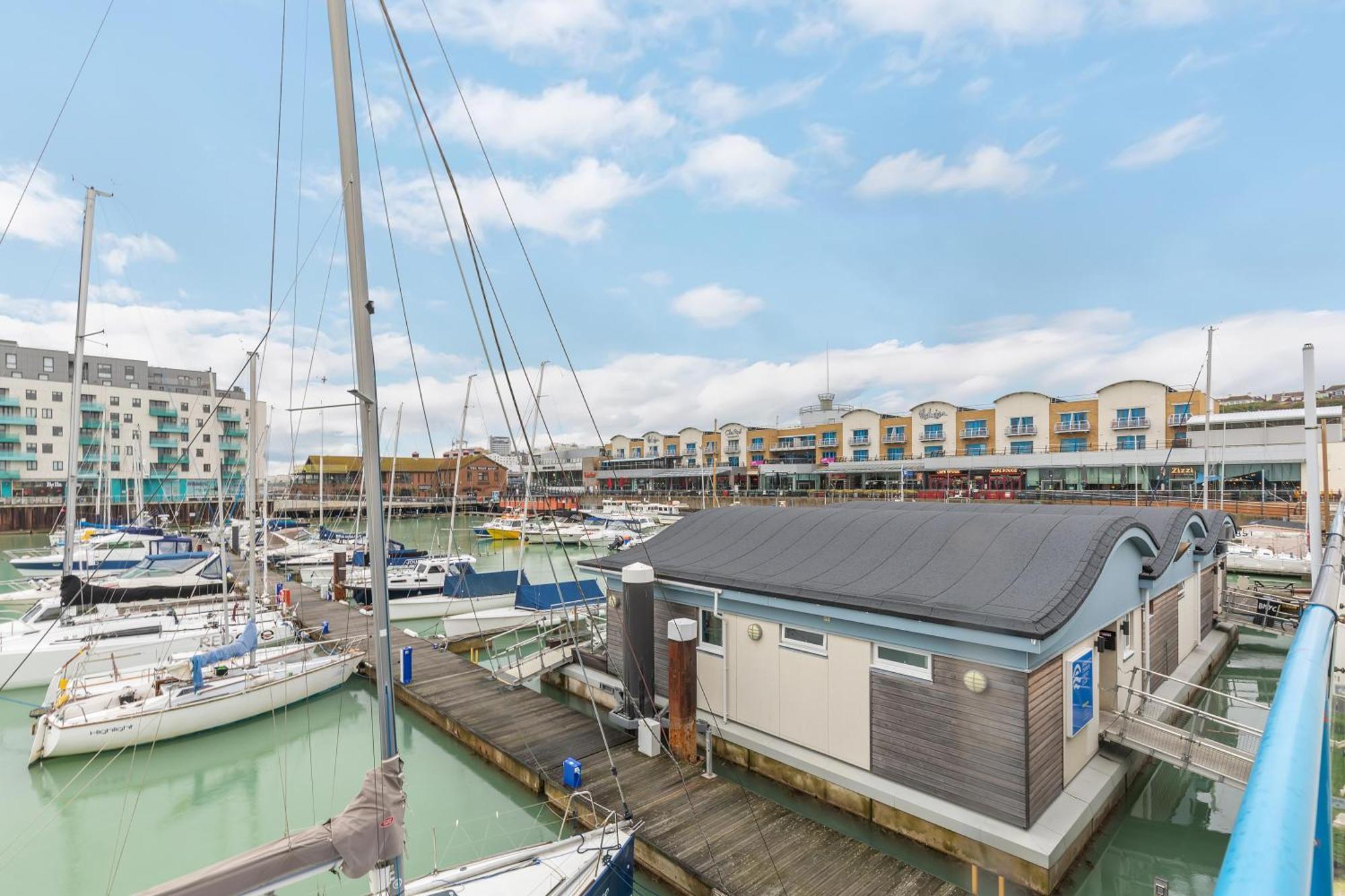 On The Water With Free Parking - By My Getaways Appartement