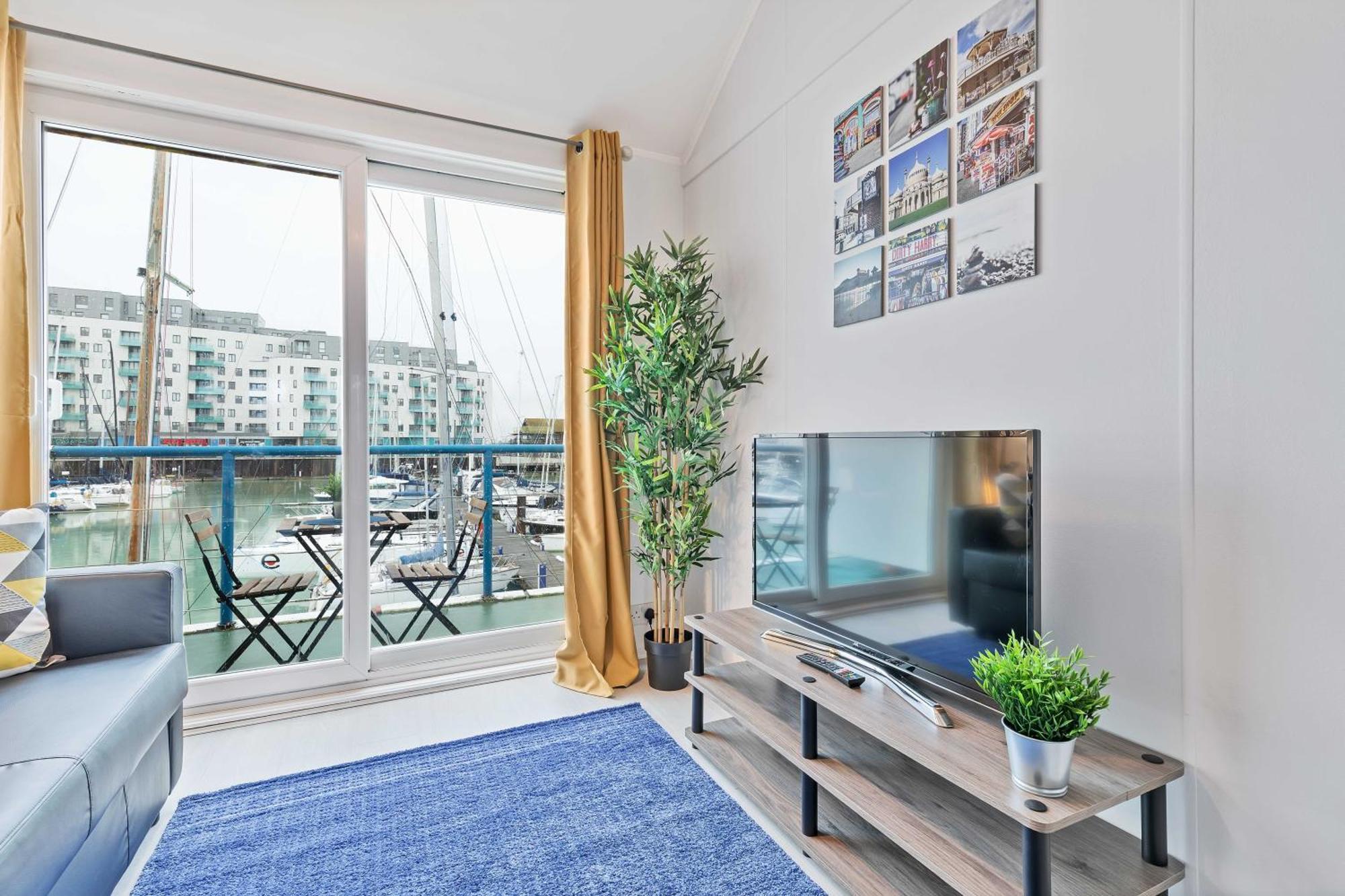 Appartement On The Water With Free Parking - By My Getaways *