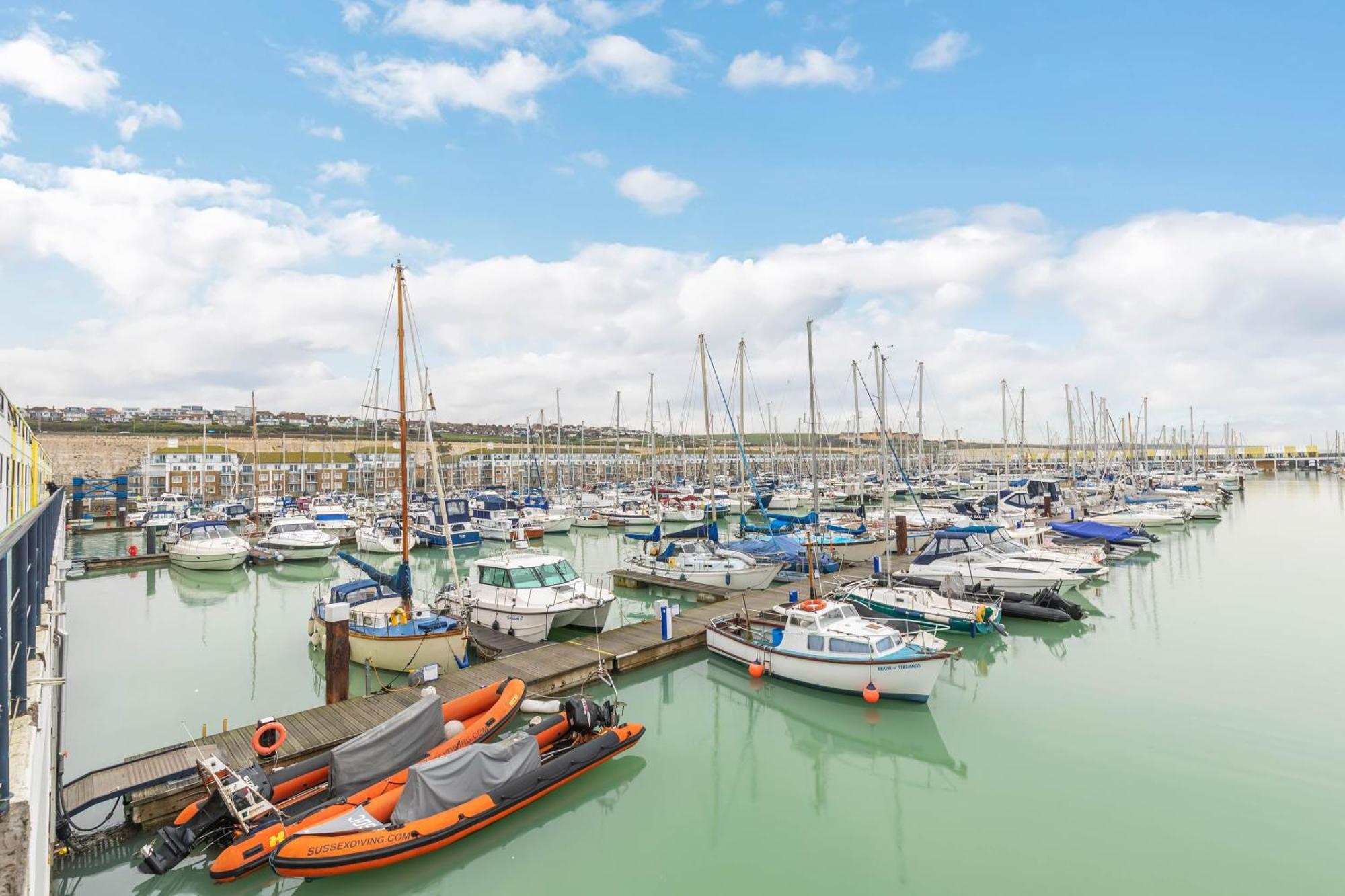 On The Water With Free Parking - By My Getaways Appartement
