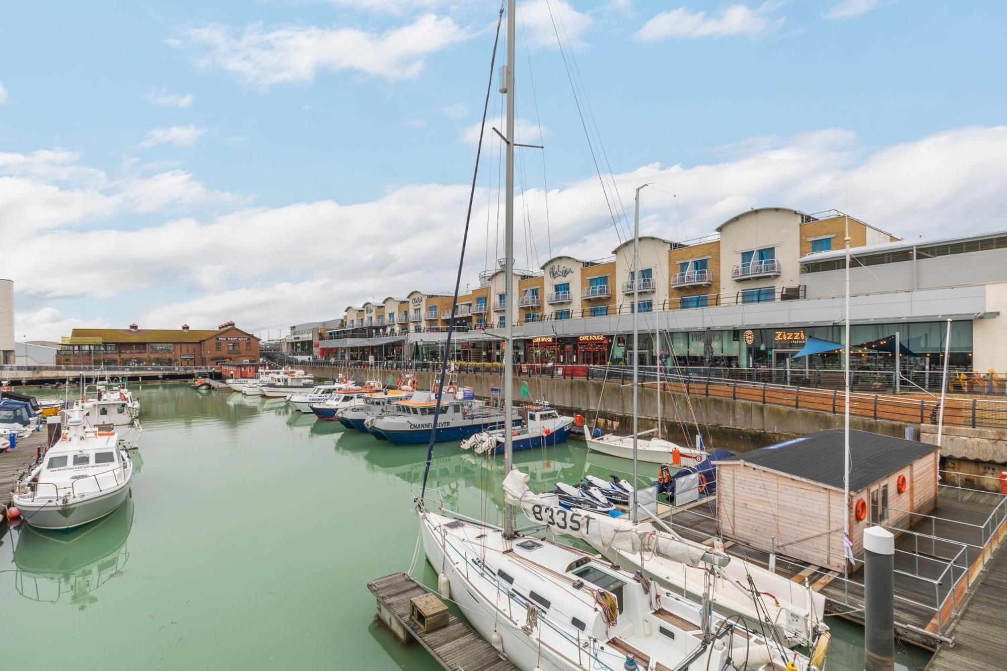 On The Water With Free Parking - By My Getaways Appartement *