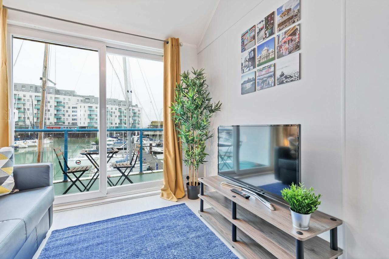 On The Water With Free Parking - By My Getaways Brighton