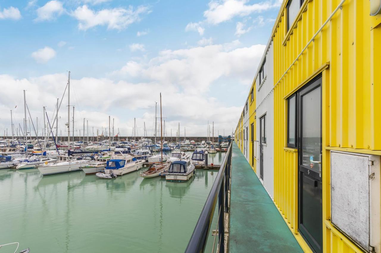 On The Water With Free Parking - By My Getaways Brighton